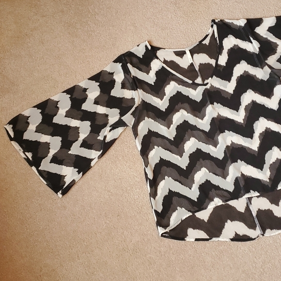 Sage brand chevron print sheer blouse size Medium - Picture 6 of 11